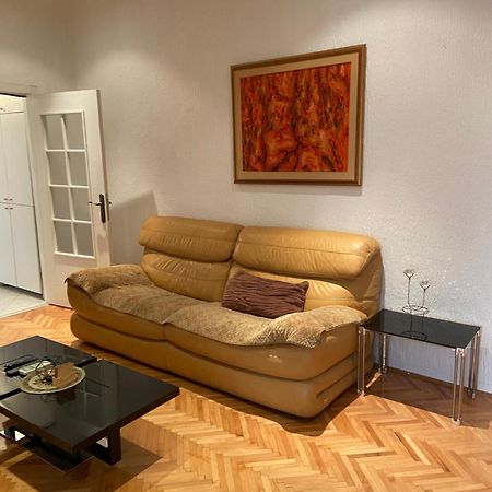 Right In The Heart Of Podgorica!アパートメント エクステリア 写真