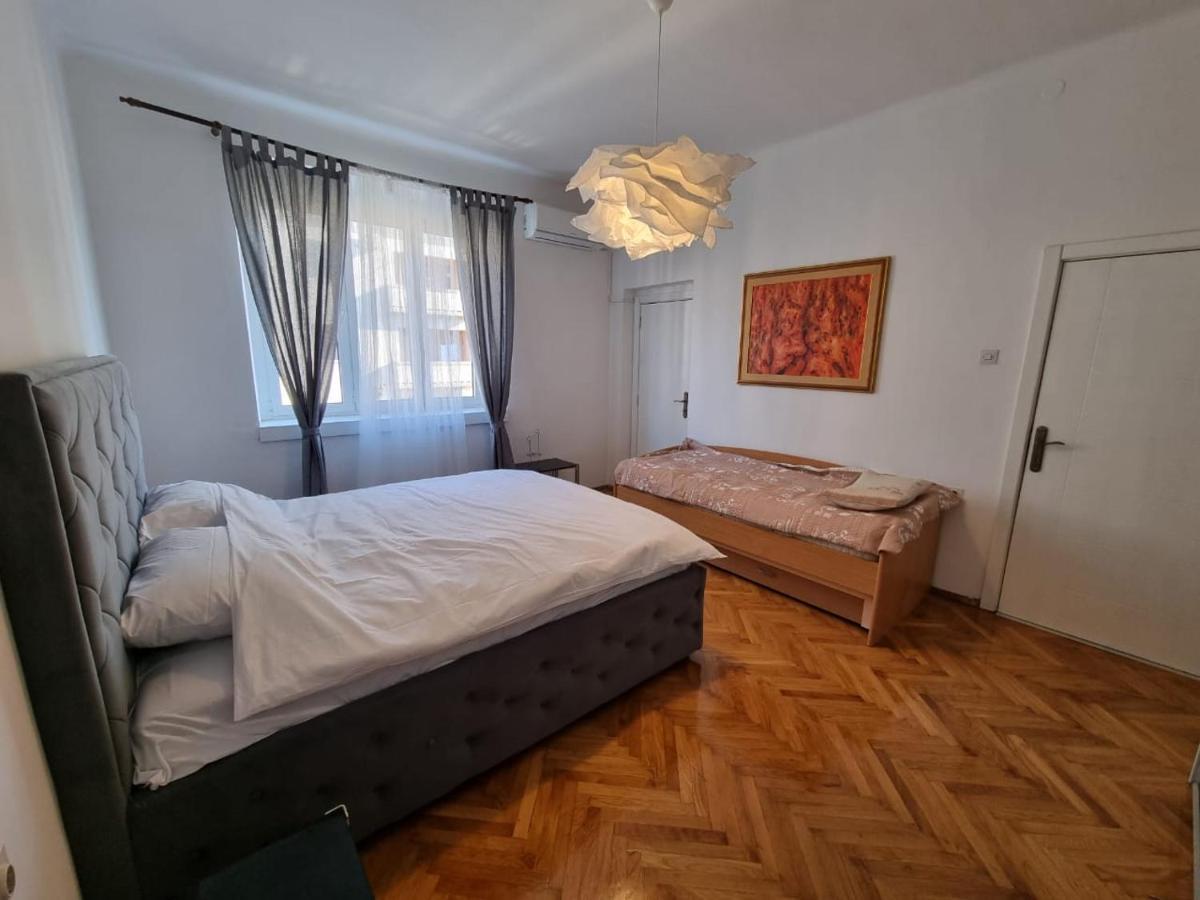 Right In The Heart Of Podgorica!アパートメント エクステリア 写真